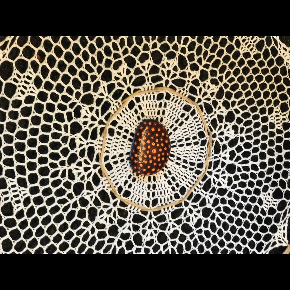 Hand painted stone - Picture 2 of 4